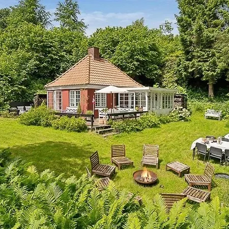 Skovhus Naer Tirsbaek Gods Og Vejle Fjord