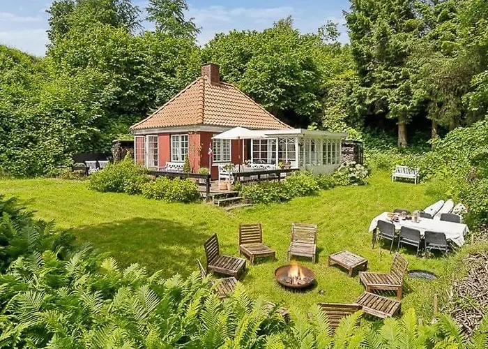 Skovhus Naer Tirsbaek Gods Og Vejle Fjord