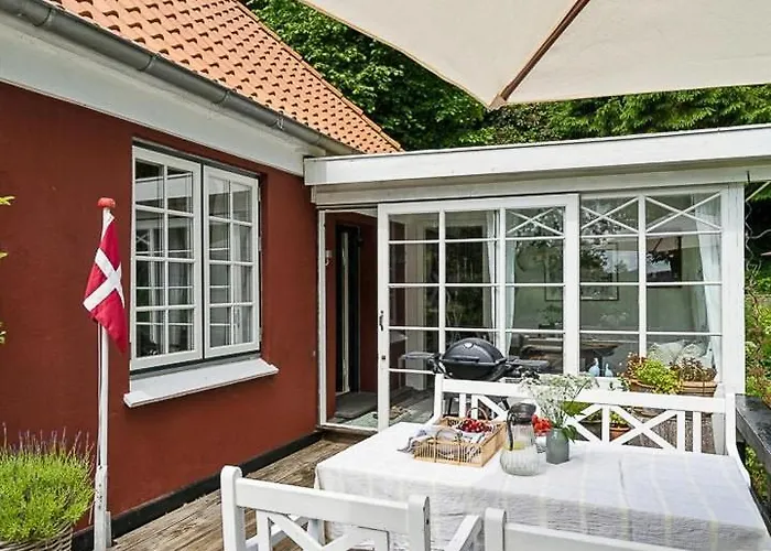 Vakantiehuis Woodland House Near Tirsbaek Estate And Fjord